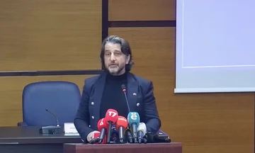 Rama swears 에 화요일 에 Pristina's Municipal Assembly