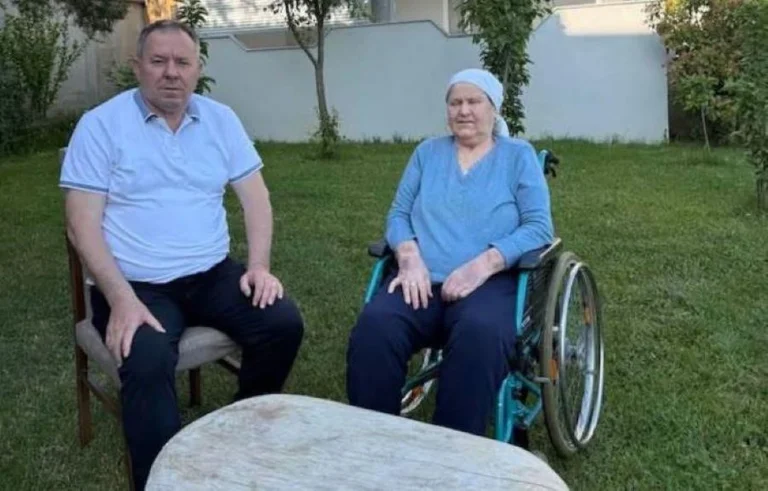 Майката умира.