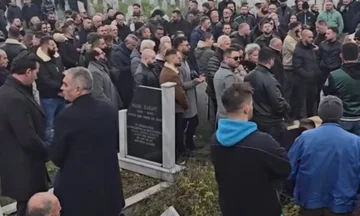 Сред многото присъстващи, гробницата на пещерата Касап- изглед