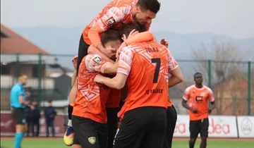 Balkans schlagen Licht, bekommt Superleague Führer