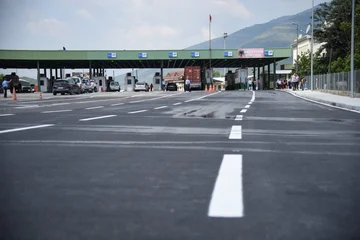 11 월 28 일 : Kosovo의 약 20 천 시민은 지난 24 시간 동안 알바니아로 갔다