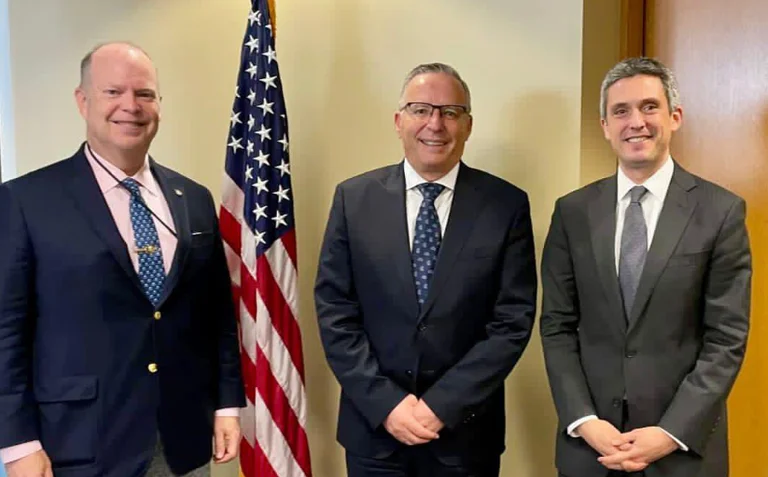 Bedri Hamza in Washington, gemeinsames Treffen mit Senior White House und DAS-Mitarbeitern
