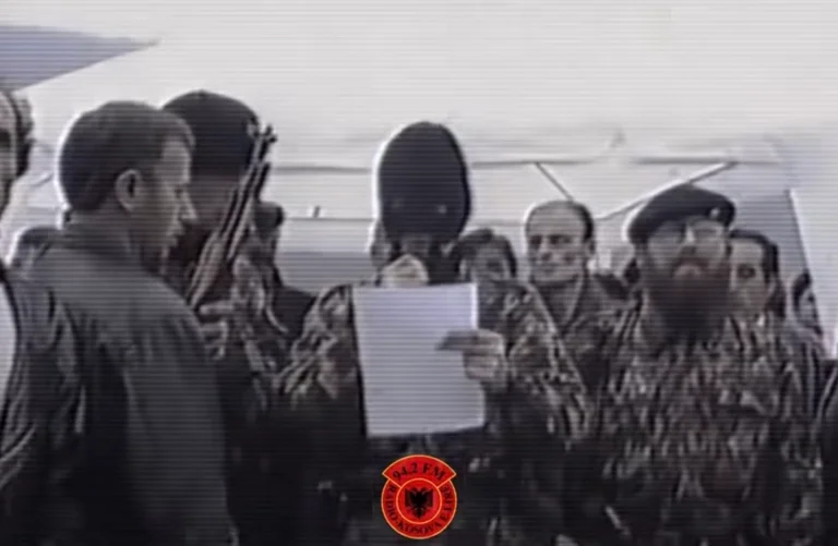 Daut Haradinaj herinnert zich de eerste verschijning van de KLA: In driedubbele viering missen we Muja Krasniqi en Rexhep Selimi