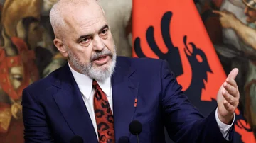 Edi Rama : Adem Jashar는 Flag Day에서 태어났으며 국가 희생, 자유 및 자부심의 아주 플래그가되었습니다.