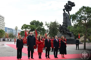 알바니아의 독립 기념일 113, Vlora의 깃발 상승