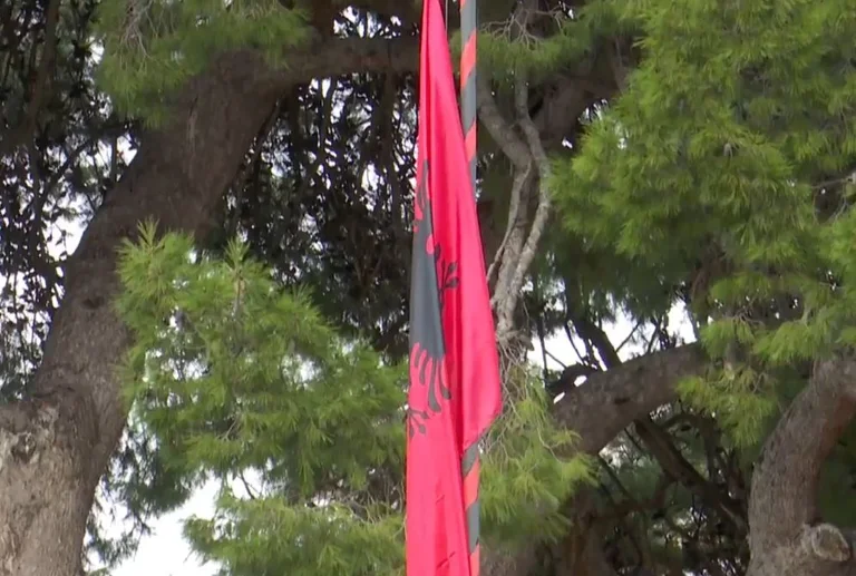 Flag hævning ceremoni starter i Albaniens 113. jubilæum