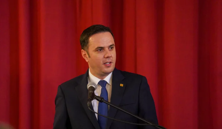 Abdixhiku congratulates Albanians for Flag Day: Proudly Remember the Past and Work for the Future
