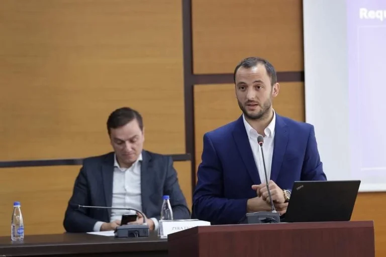 Priština, tudi PDK, bo glasovala za prevoz orodja