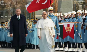 Pope Leo는 Erdogan에 의해 예상 터키에 도착