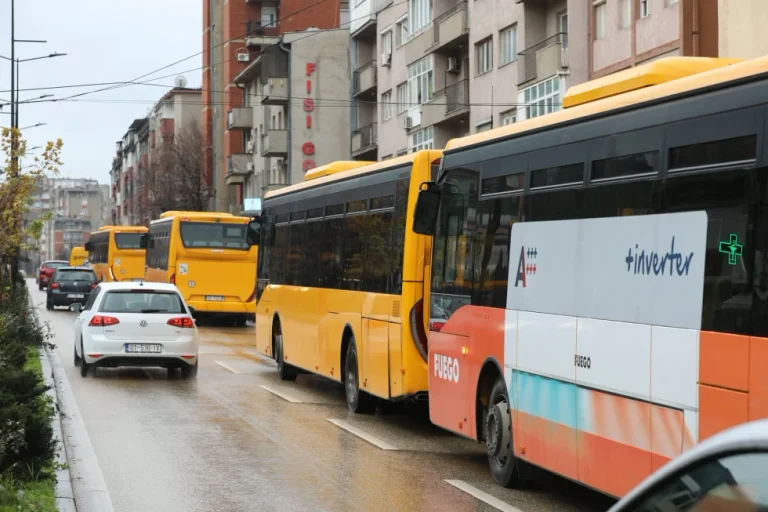 Pristina vier Tage ohne Transport, Proteste stoppen, bis Schuldenabschreibung