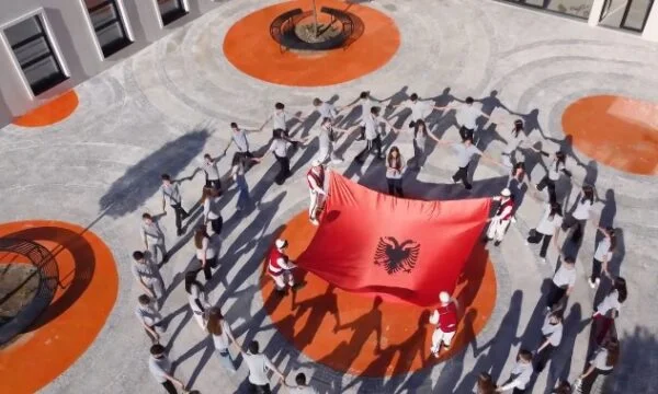 Rama, Shkodra öğrencilerinden 28 Kasım (VIDEO)