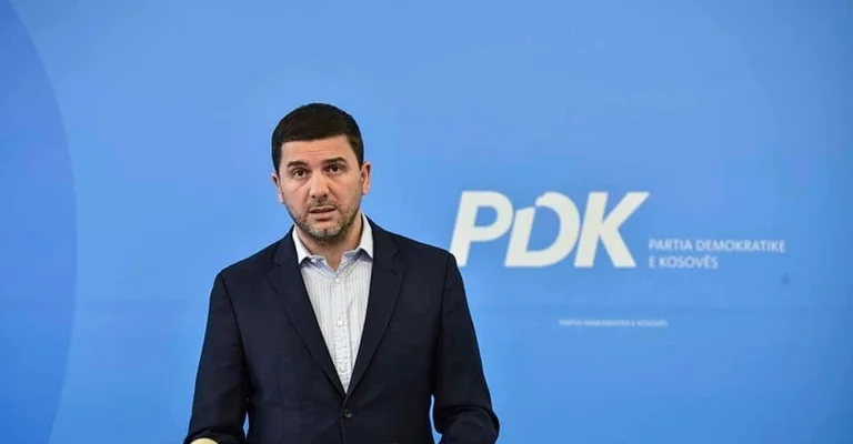 líder del personal electoral PDK nominat Memli Krasniqi