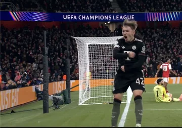 Beyern glättet die Partitur nach Arsenal, markiert den Star des Moments, Carl.