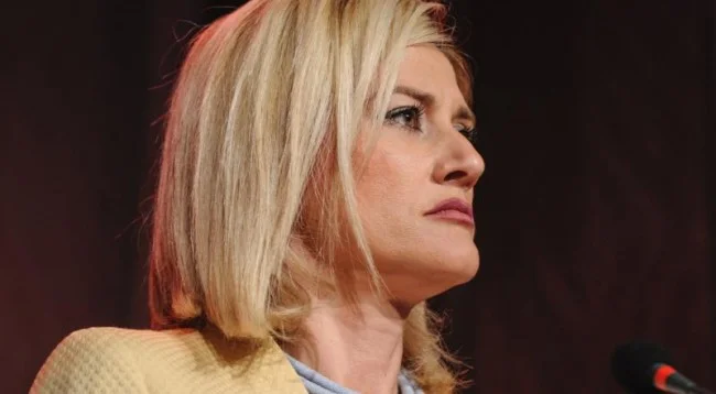 Mimoza Kusari e Alternativës shkon larg: Krahason votimin e Qeverisë Hoti me suprimimin e autonomisë