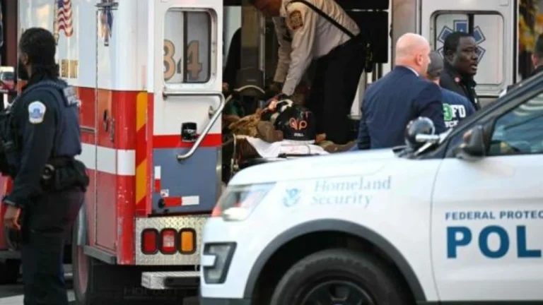 Gunshots near the White House kill two members of the National Guard
