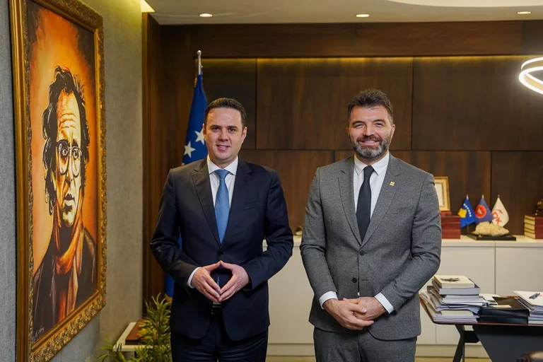 Ermal Sadiku se alătură LDKão, Abdixhiku: Consolidarea echipei noastre, viziunea sa profesională preţioasă pentru ţară