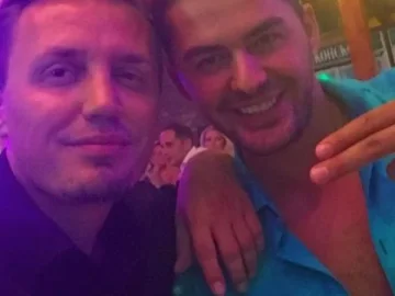 Счупена Блеър след смъртта на Каспийския меч: Вашата светлина никога няма да се провали. Винаги ще се гордея да те наричам приятел.