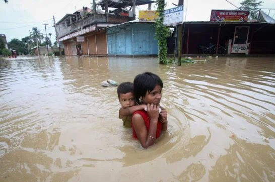Plouă foarte tare. Oraşul thailandez, 18 oameni mor.