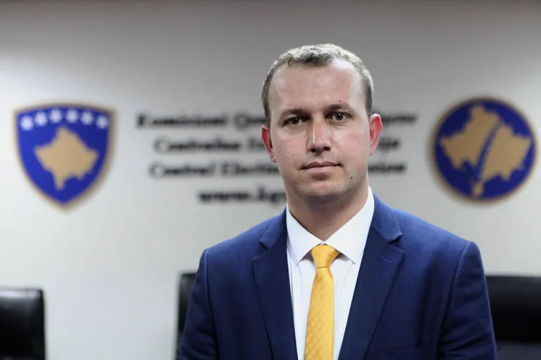 Lehtësohet procesi i votimit nga diaspora, Elezi: Ligji i ri përfshinë dy faza kryesore