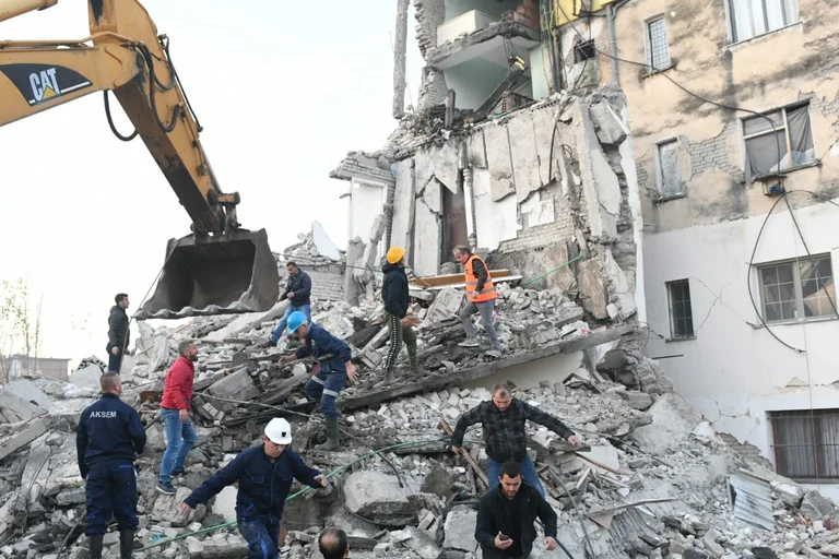 Şase ani de cutremur devastatoare în Albania