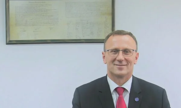 נכשל להוריד את Besim Kelmendi? המנהיג הראשי של KKPC מחזיק במסיבת עיתונאים