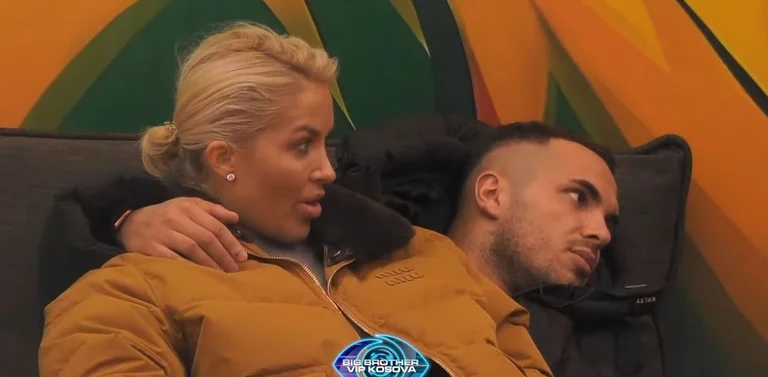 אדי's Dolce tocal: Hot Moments Between Doubles (Video)