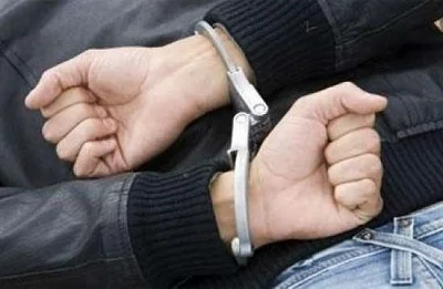 Arrestohet pasi e këputi litarin e kamionit që ishte në terminal doganor