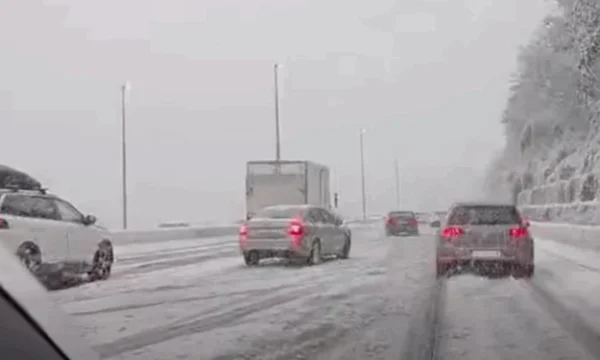 קרואטיה מכוסה שלג, מכוניות תקועות ברחובות