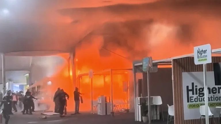 אש במרכז ועידת האקלים של האו"ם בברזיל, משתתפי פינוי (VIDEO)