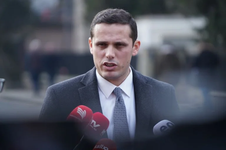 “apologized, אני חושב שזה היה נמוך” גרודה לאחר ההשפעה עם בהאטירי בפרלמנט