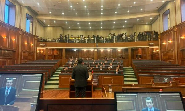 VV עבור הקמפיין מציע את המשכורת ה-13, בינתיים, לא יכול אפילו להבטיח את המשכורת הראשונה של 2026”