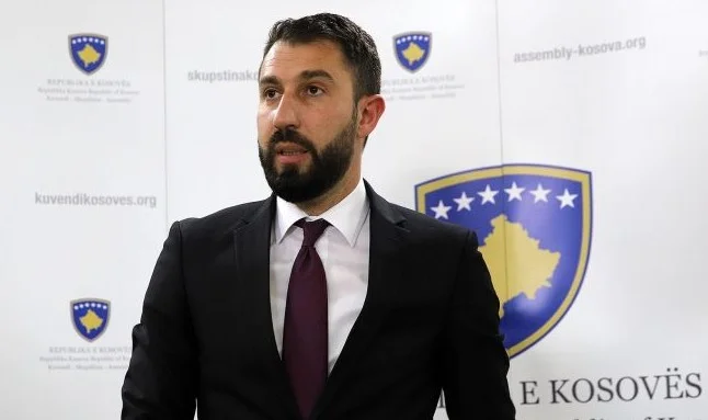 Krasniqi: S’do të ketë ekip të ri menaxhues për Asociacionin, me këtë po merret Kurti