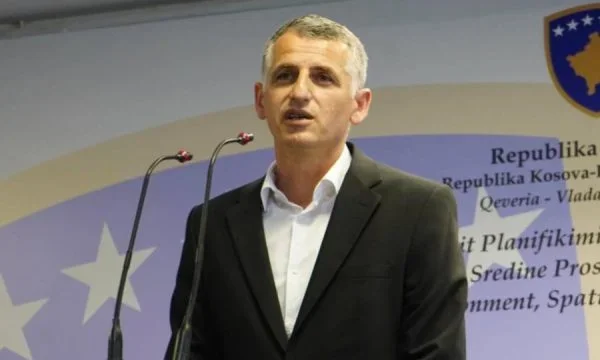 Hysen Durmishi thotë se rruga Prishtinë-Mitrovicë do të kryhet vitin tjetër