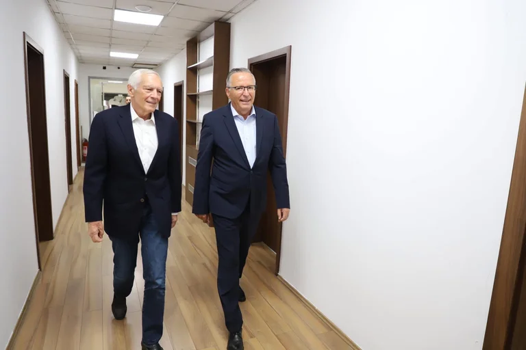 עדותו של קלארק להאג, האמזה: מנהיגי המלחמה והשלום, בקרוב בקוסובו