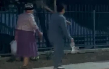 Albanka, oblečena v žensko, da si povrne svobodo.