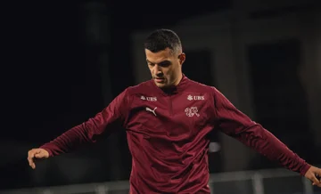 Granit Jaka wird per Post von einer Nachricht aus dem Stadion gemeldet “Fadil Vokrri”