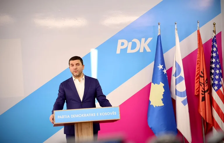 ZYRTARE: Pas 5 viteve, Memli Krasniqi jep dorëheqje nga PDK’së