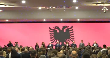 PDK začenja konvencijo z intonacijo albanske, kosovske narodne dediščine