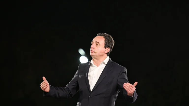 REL: Vetevendosje מפני תנועה נגד כל הכוח