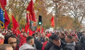 Strasbourg obleke rdeče: Protesti se začnejo, pravica je potrebna za reševalce