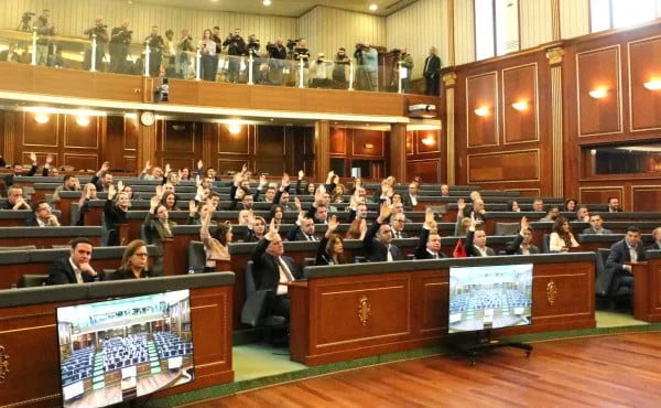 אותות עבור ממשלה חדשה, למפלגות האופוזיציה לשעבר אין קולות עבור קונוגופלקה
