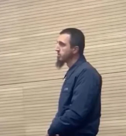 “Acuza הוא משהו חדש עבור mu” אדסמטאר מכחיש האשמות בפגיעה בדגל הלאומי ובאבקה בפח האשפה