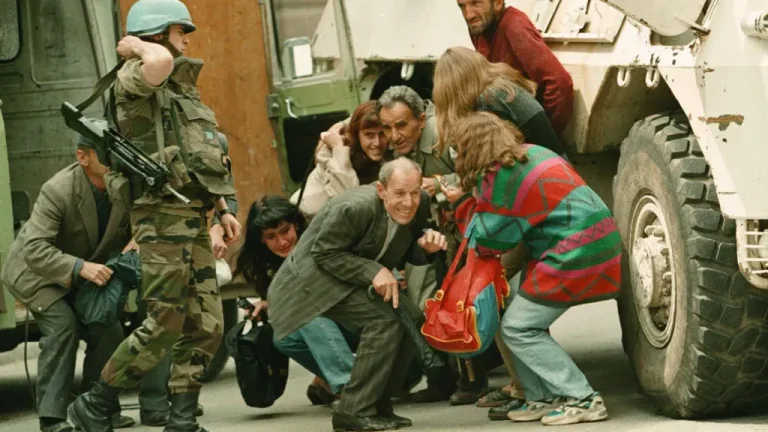 “Sniper Savari” איטליה מתחילה לחקור תביעות על “turists” הם שילמו לירות אזרחים בבוסניה בשנות ה-90.