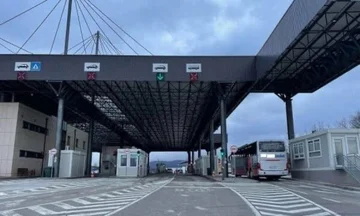 Tuji državljan, pridržan v Merdarju, osumljen predstavljanja ponarejenih policistov