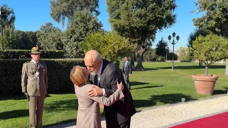 בצד השני של מילון, ראמה צפויה בטקס ברומא, מתחילה להיפגש בין היתר.
