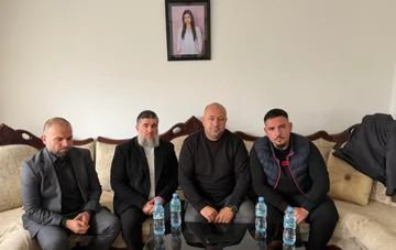 Imenoval jo je <x0 mobilni” Ademi novinar se je šel opravičit Daorsini družini.