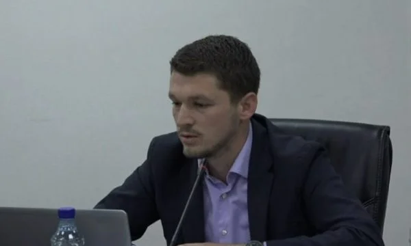 Anëtari i PDK-së në KQZ: Vendimi për shkarkimin e Dakës është i shkruar nga VV-ja