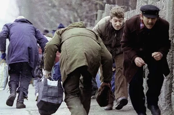 Mednarodni škandal: Srbska vojska je turistom v Sarajevu plačevala za streljanje civilistov, otroci so stali več