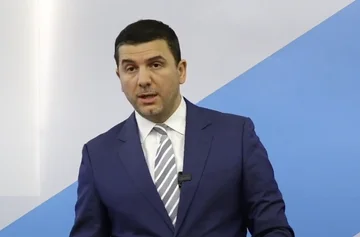 17. novembra je novi predsednik izbral PDK)