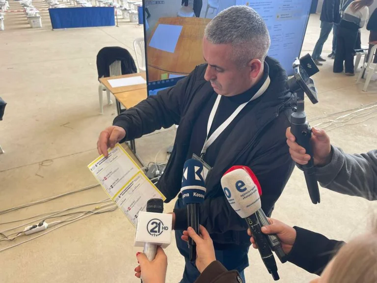 יש עוד נייר שאינו מתאים למספר הסידורי